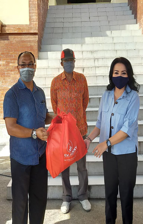 Penyerahan bantuan Masker