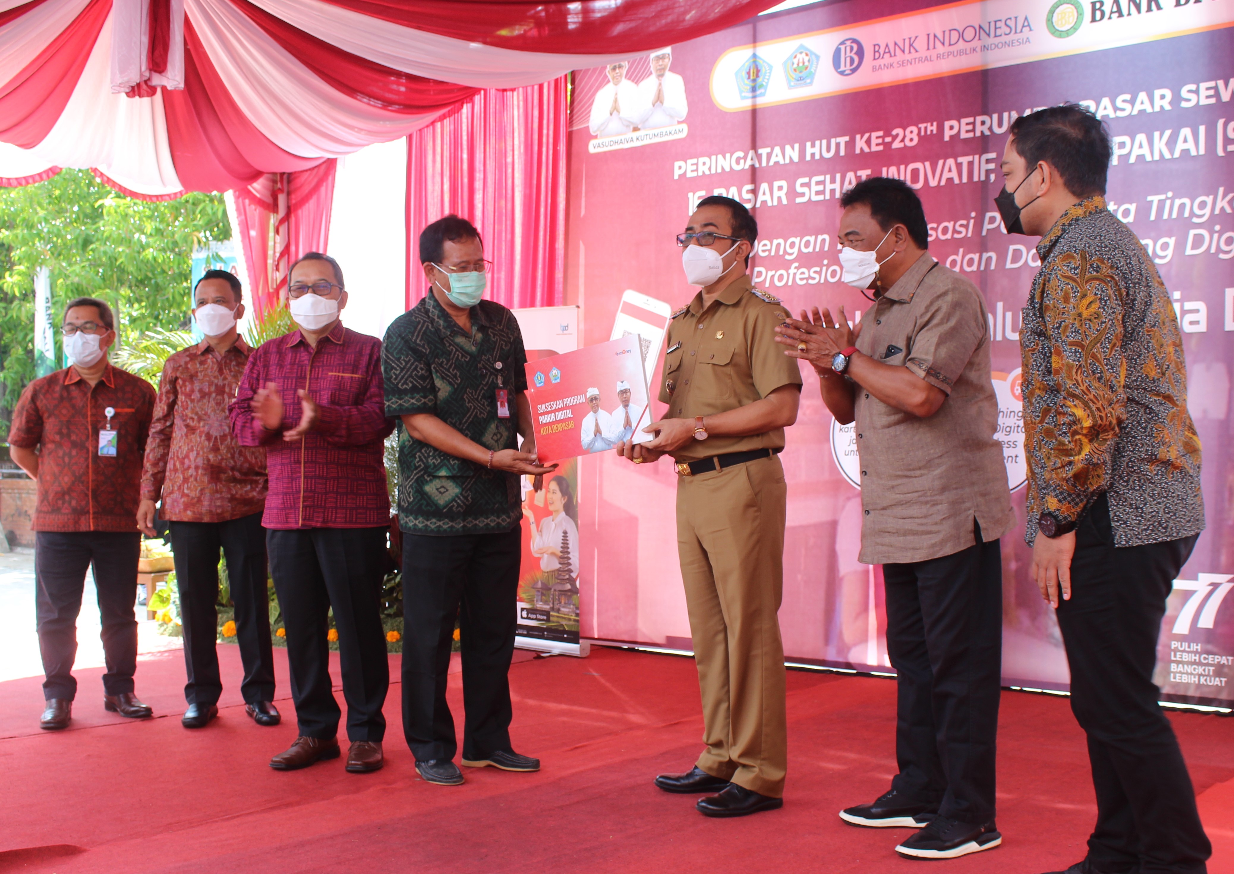 Walikota Jaya Negara Launching Tiga Inovasi Berbasis Digital Serangkaian HUT ke-28 Perumda Pasar Sewakadarma