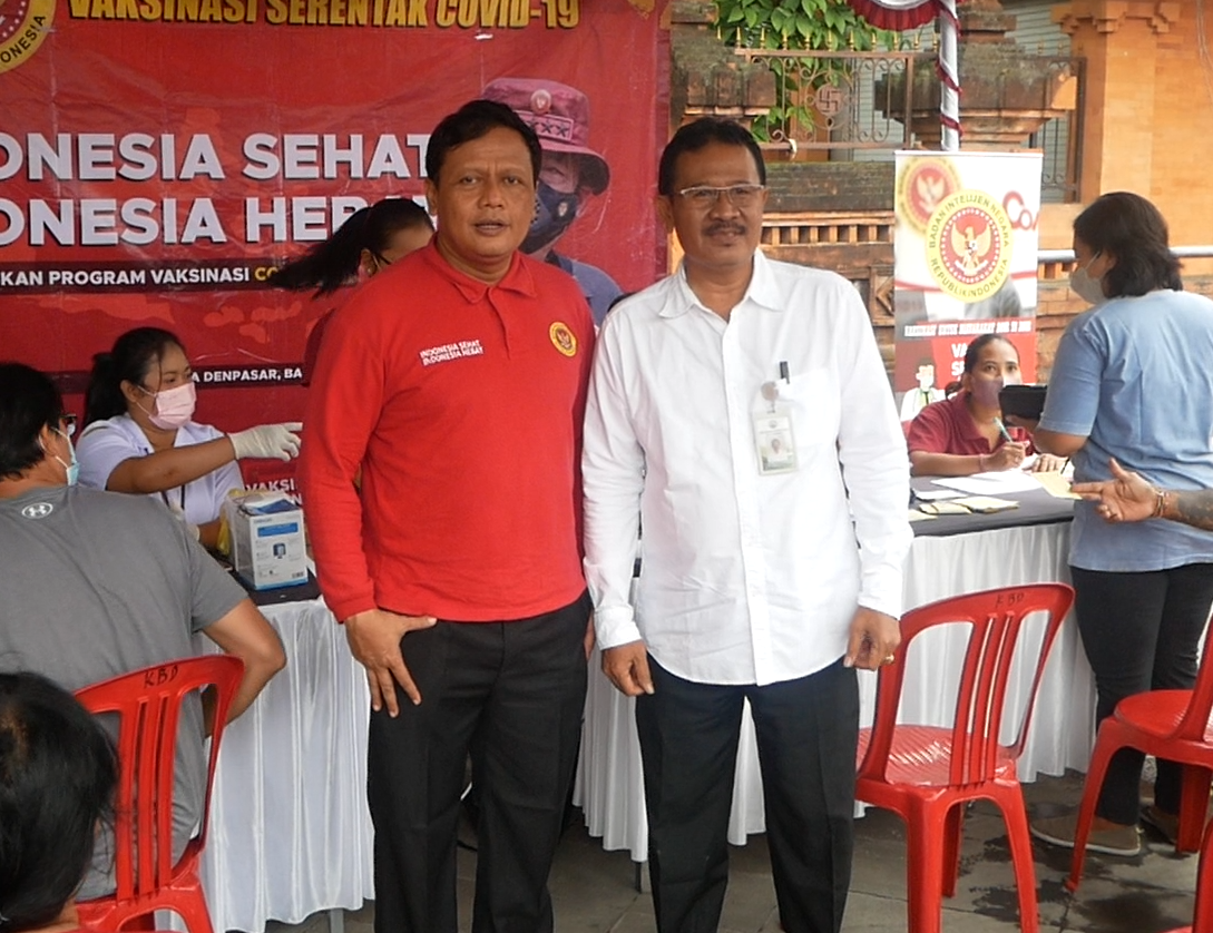 Giliran Pedagang Pasar Badung Divaksin Covid-19