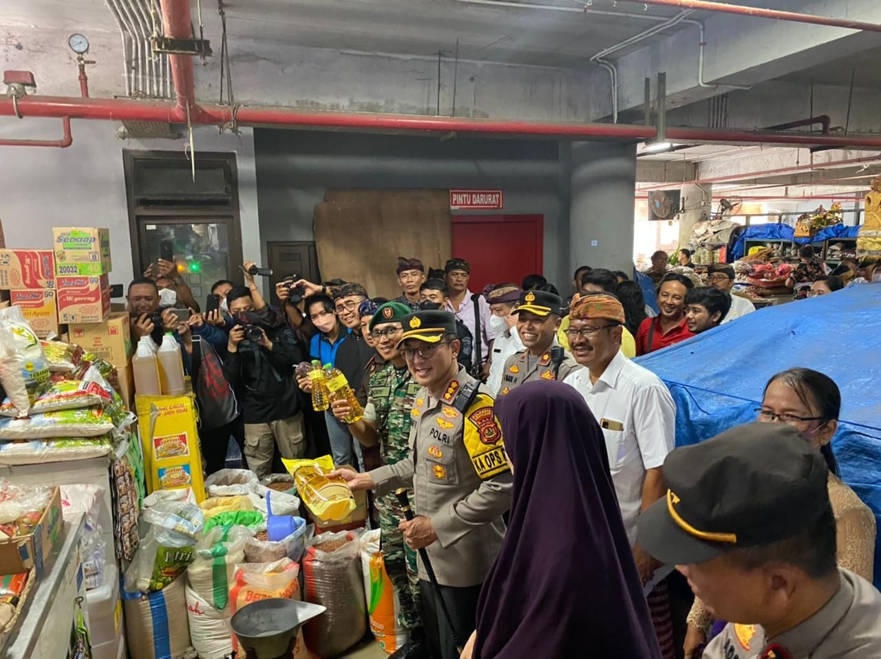 Pastikan Stock dan Harga Pangan Jelang Nataru , Walikota Jaya Negara Bersama Forkompida Gelar Inspeksi Ke Pasar Badung