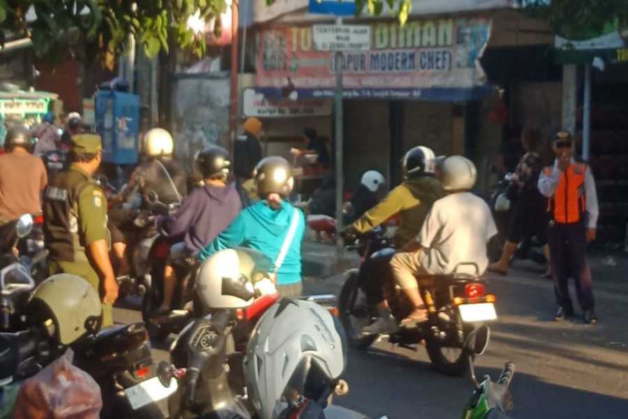 Keberadaan Pasar Tumpah di Denpasar Tak Terbendung