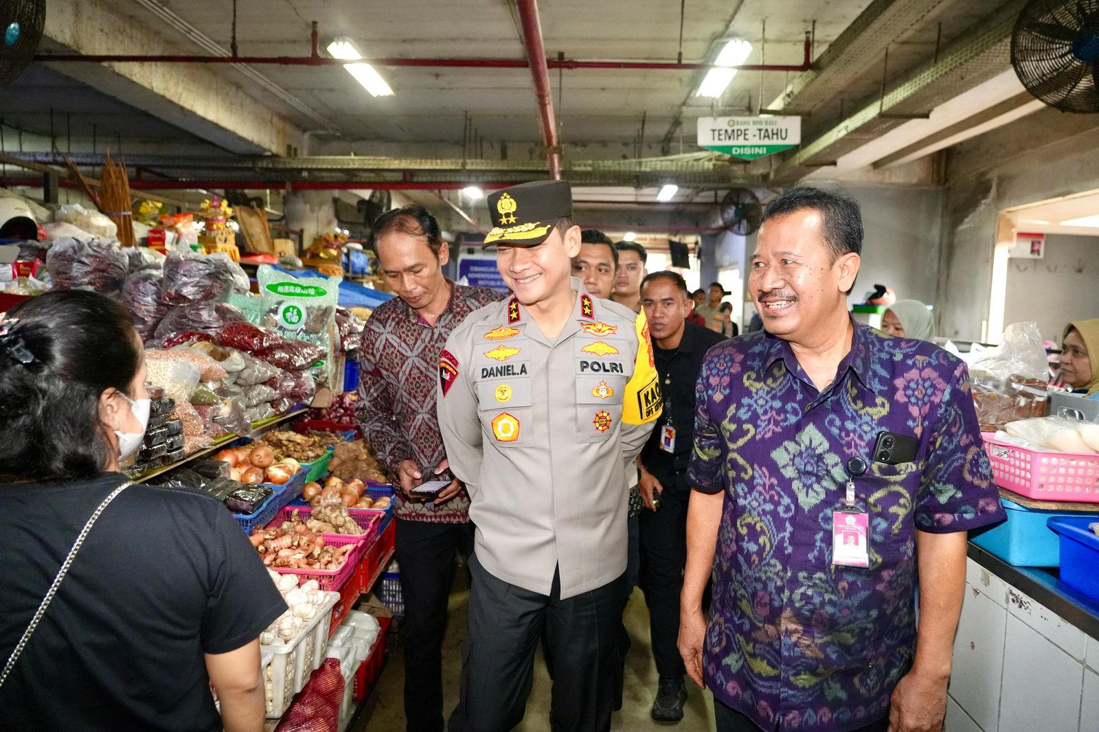 Polda Bali Gelar Pasar Murah