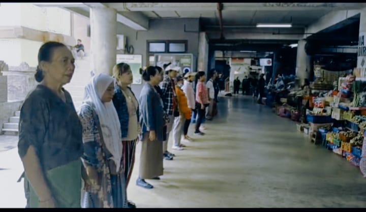 Menyanyikan Indonesia Raya