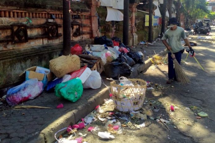 Warga Tak Pilah Sampah Harus Ditipiring